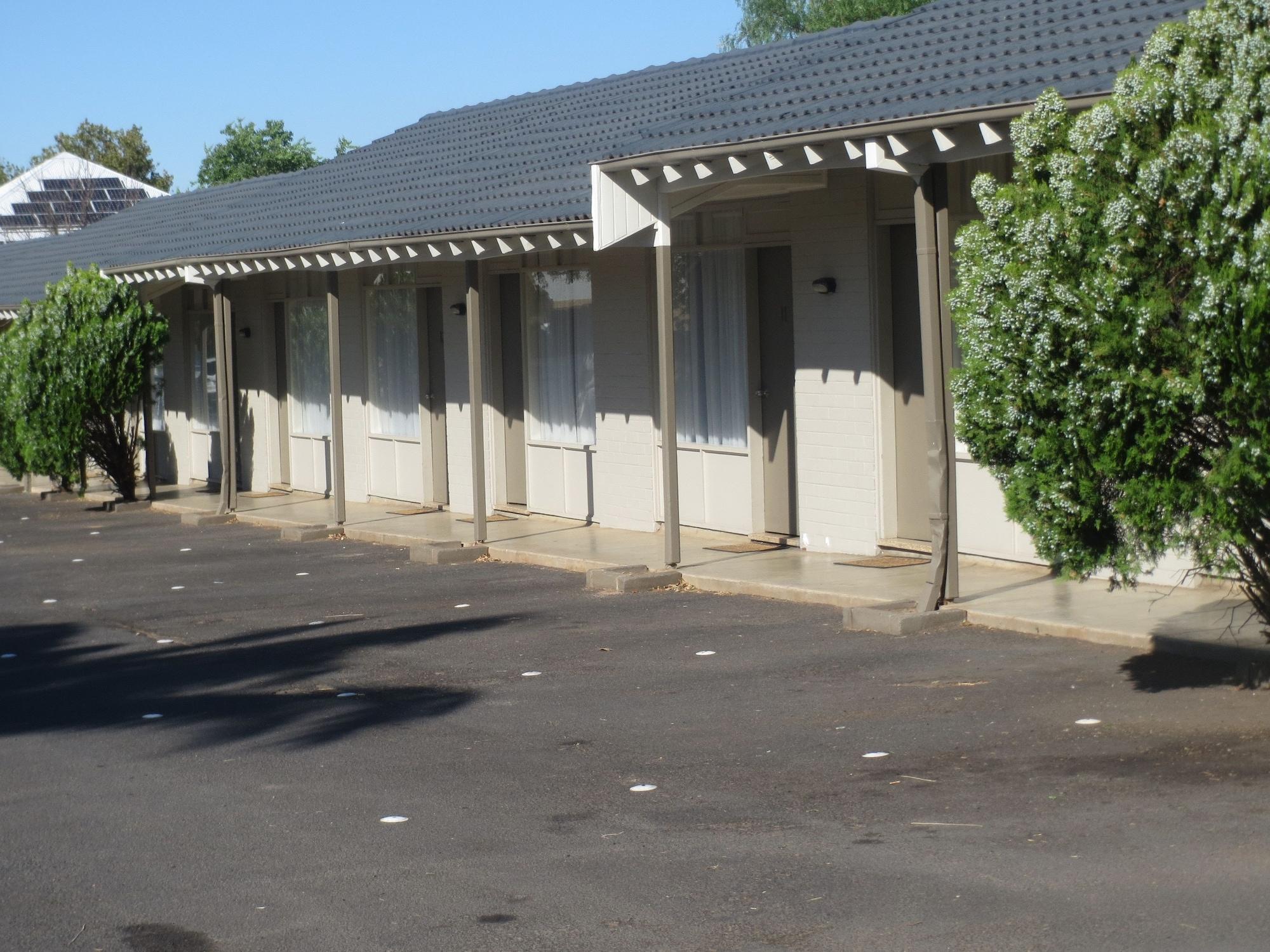 Coachman Hotel Motel Parkes Exteriör bild