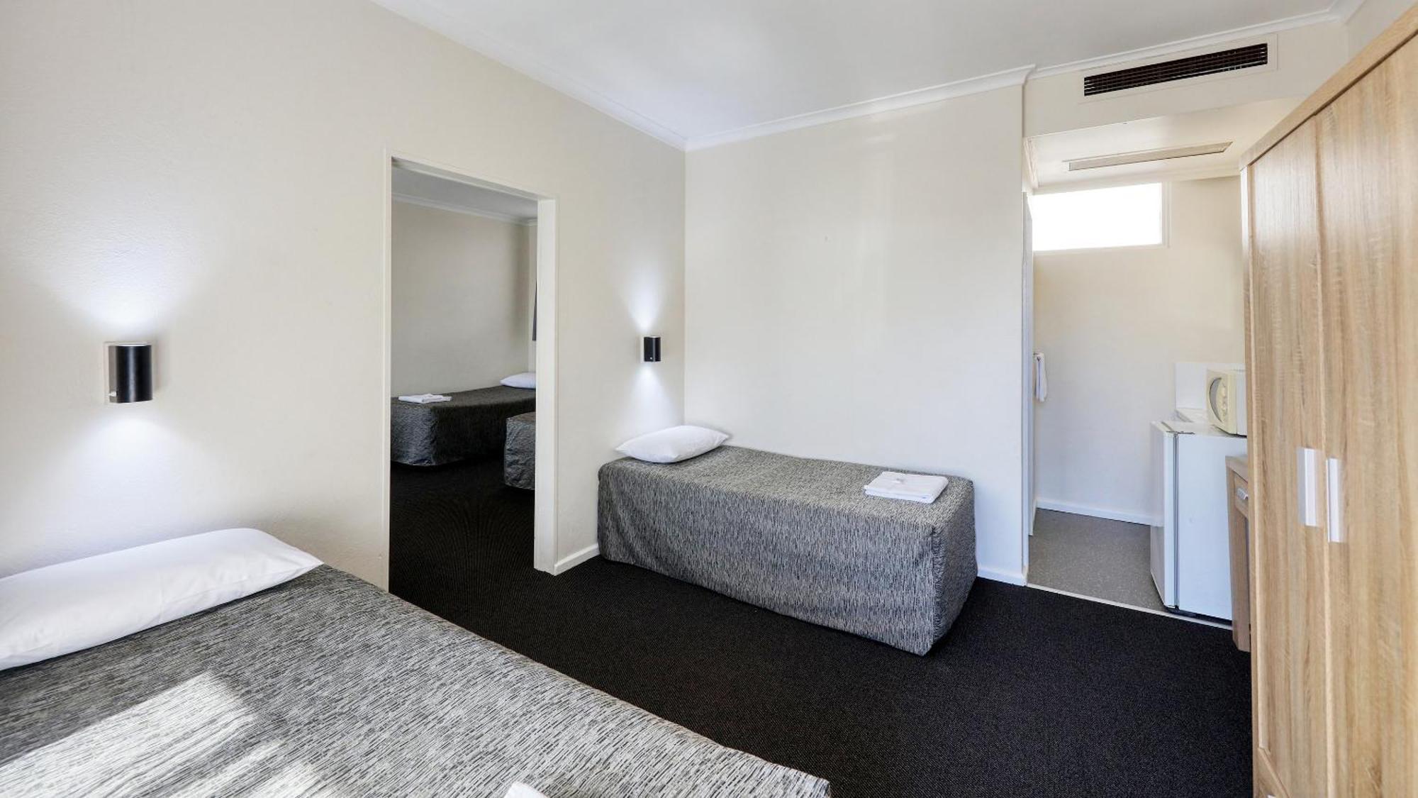 Coachman Hotel Motel Parkes Exteriör bild