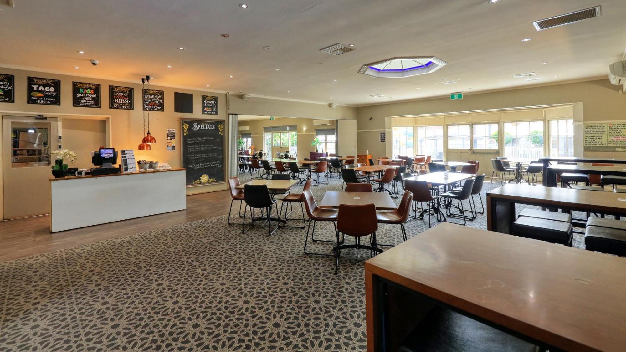 Coachman Hotel Motel Parkes Exteriör bild